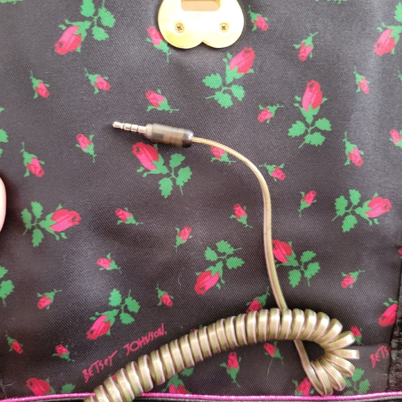 Betsey Johnson Phone 👛 - Picture 8 of 8